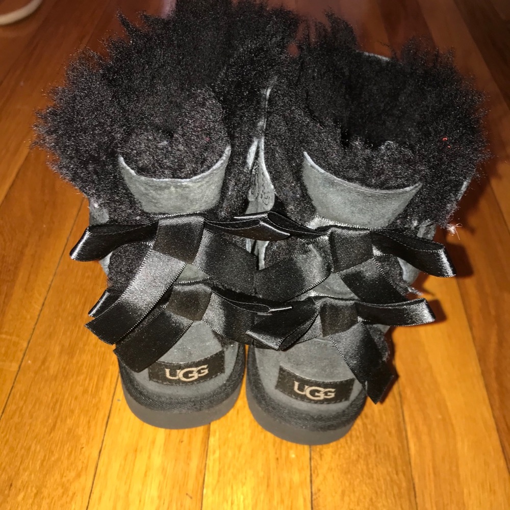 Girls UGG Bailey bow size 13